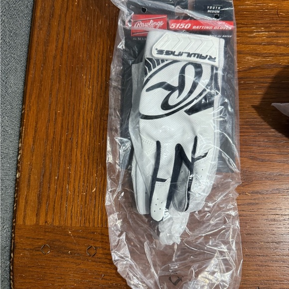 Rawlings White and Red Baseball Glove - Picture 2 of 2